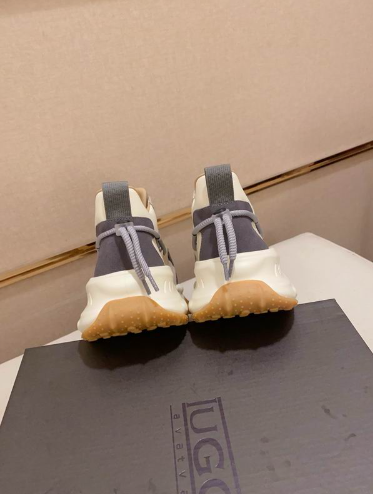 UGG Chunky Runner Sneakers – Grey & Cream